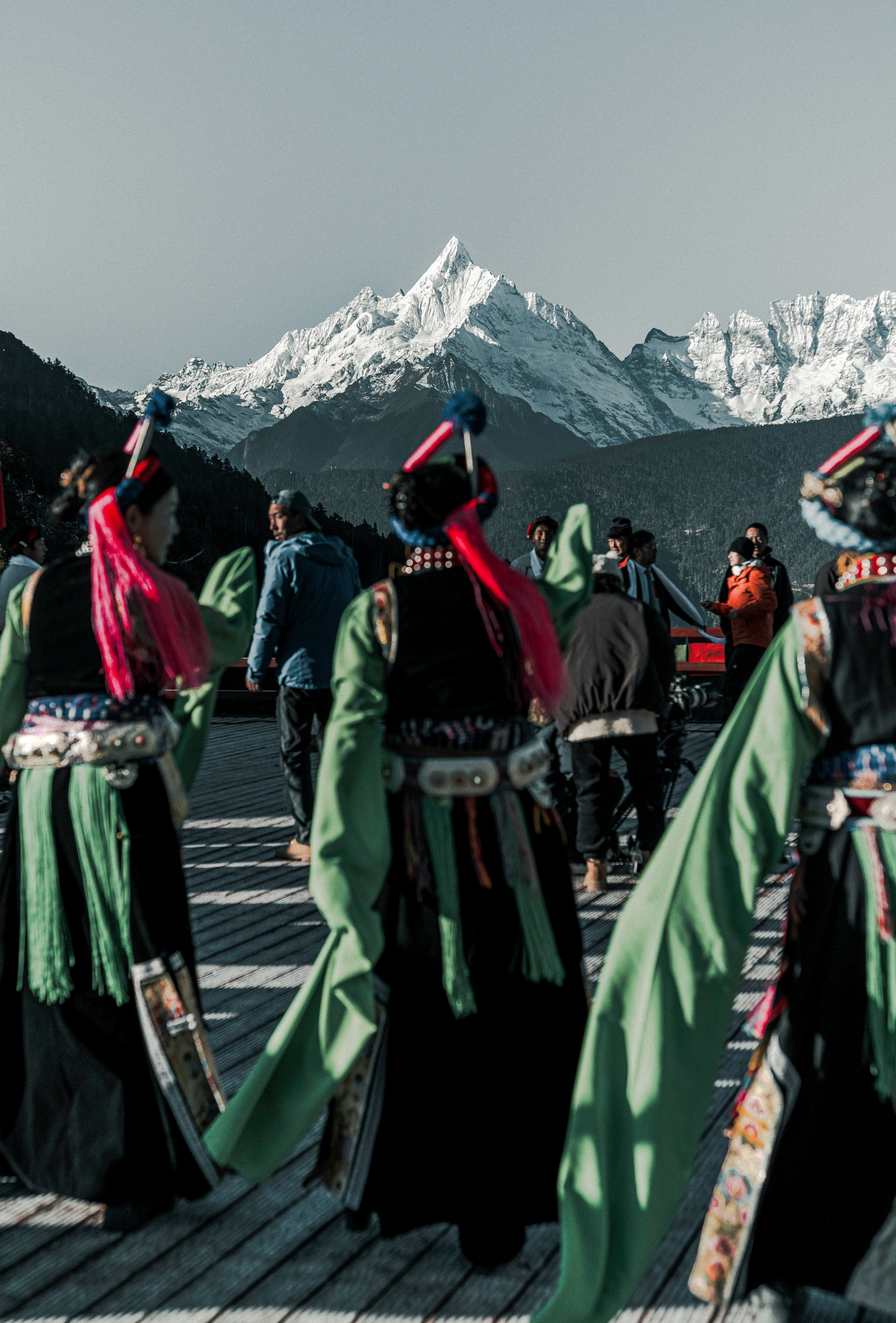 The dance that the mountain watches